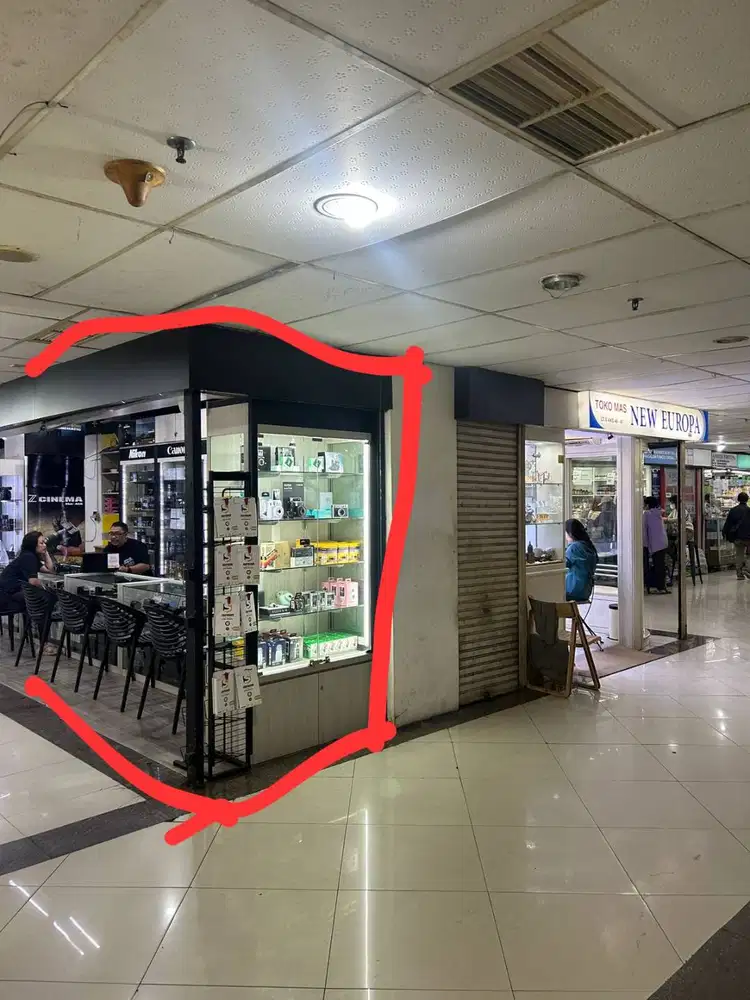 Kios Metro Atom Pasar Baru Strategis Depan Esklator Utama