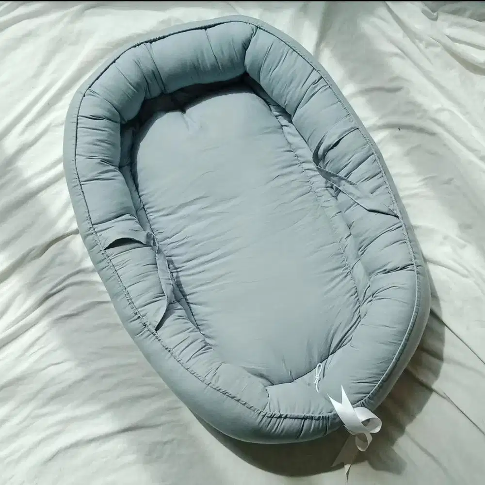 Kasur bayi free bantal peyang warna abu muda sesuai gambar