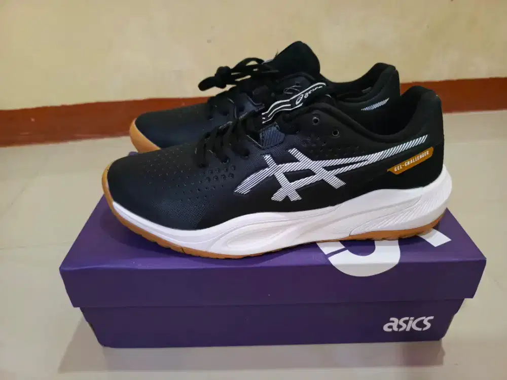 Sepatu asics padel