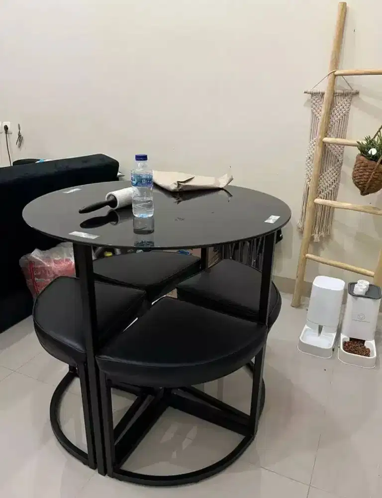 Meja Makan 4 Bangku (Info*ma)