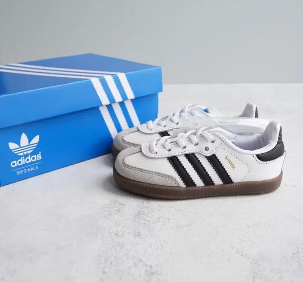 Adidas samba sneakers size 39 white gum motif dan warna seduai gambar