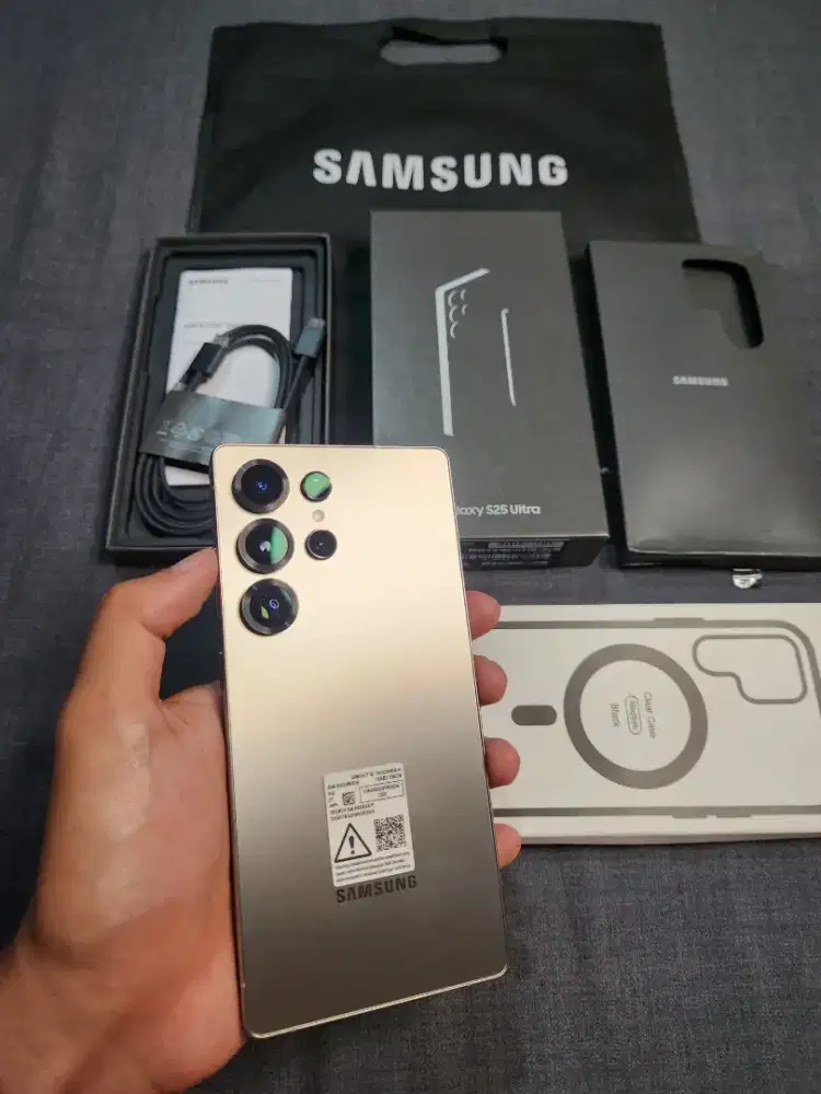 Samsung S25 ULTRA (Super Like New belum dipakai)