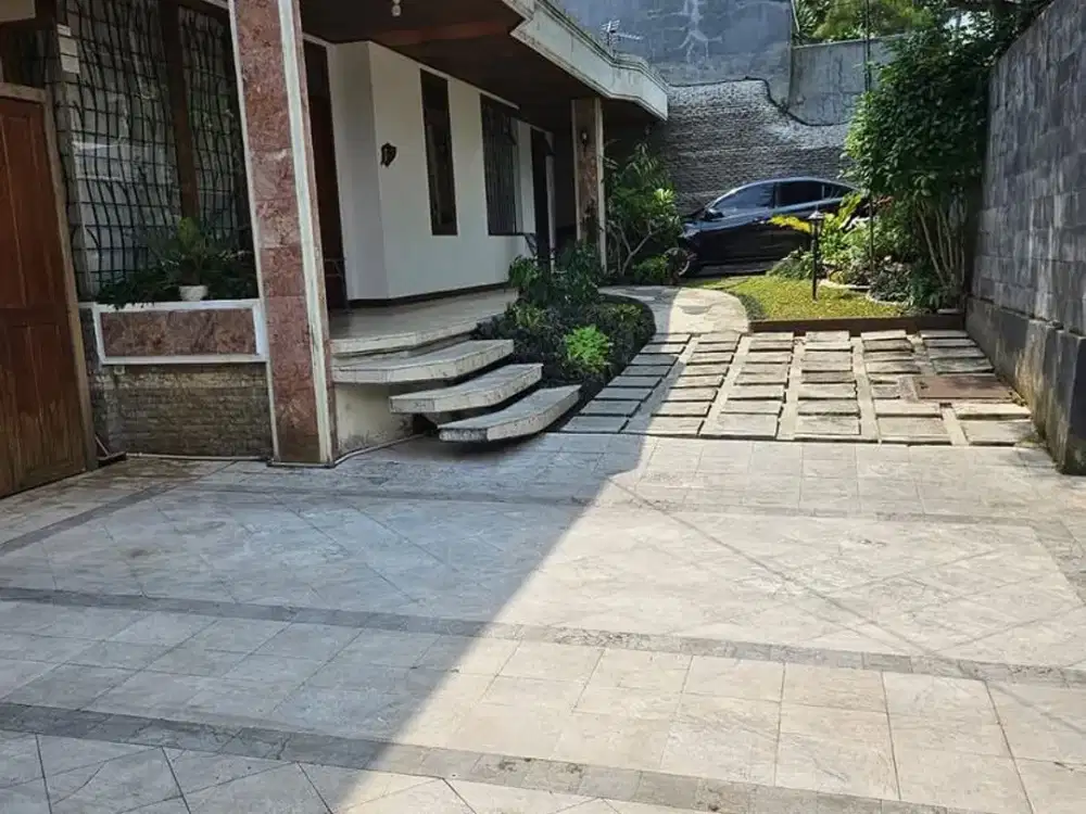 Rumah Luas Nyaman di Setrasari Bandung