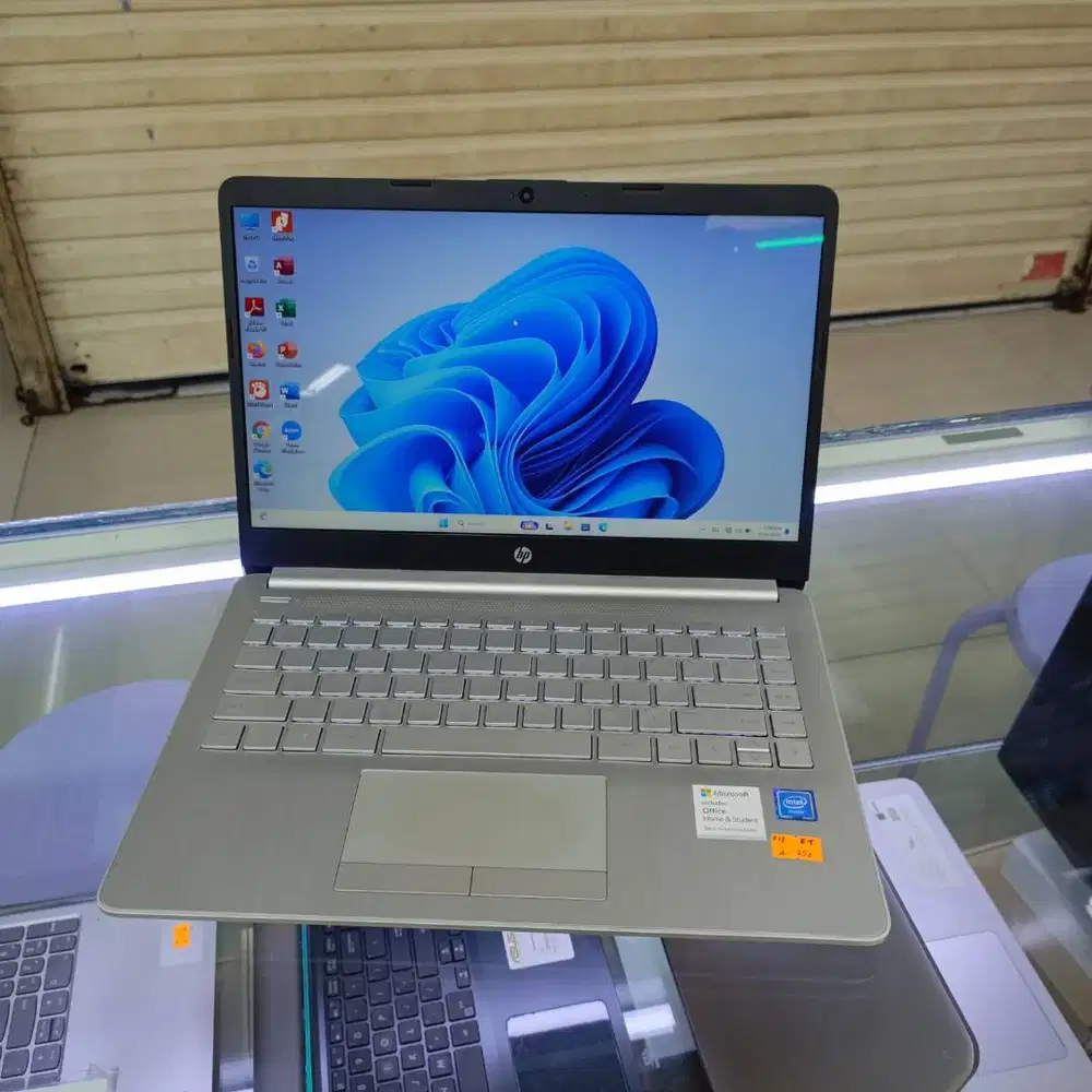 Laptop HP 14s - cf2017TU silver Intel celeron 4020 ram 4gb ssd 256gb
