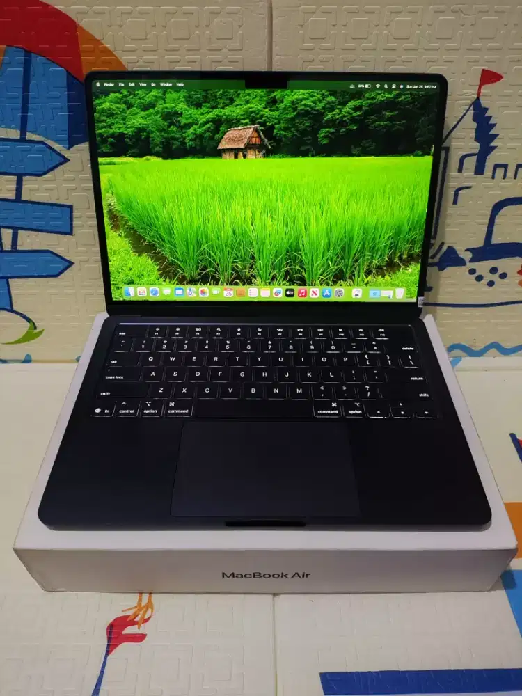 MacBook Air Liquid Retina M4 2025 GARANSI ON 16/SSD 256 mulus terawat