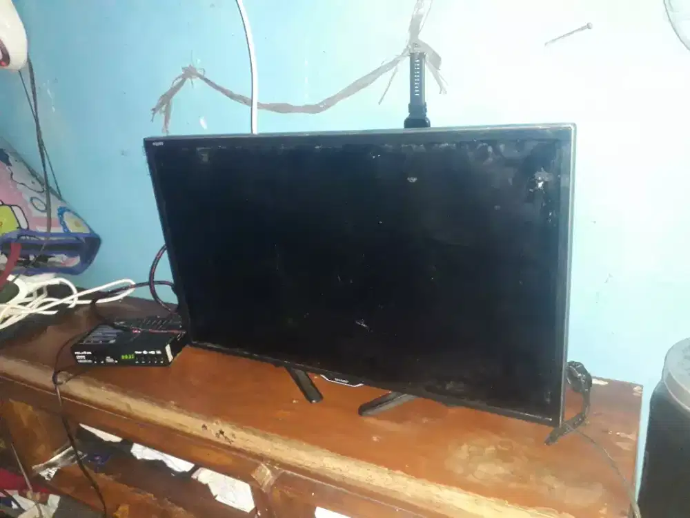 Led tv sharp 24inc berikut stb dan kabel hdmi