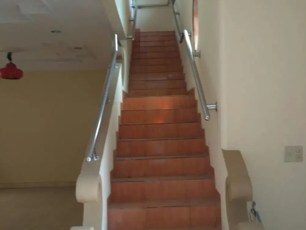 DIJUAL RUMAH BESAR BANGUNAN 2 LANTAI JUAL TERMURAH LOKASI BAGUS DI CITRA GARDEN 2