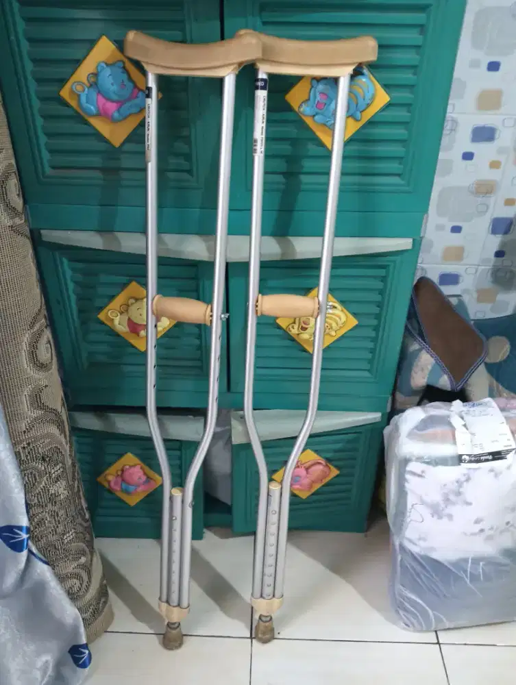 Tongkat kruk  stainless