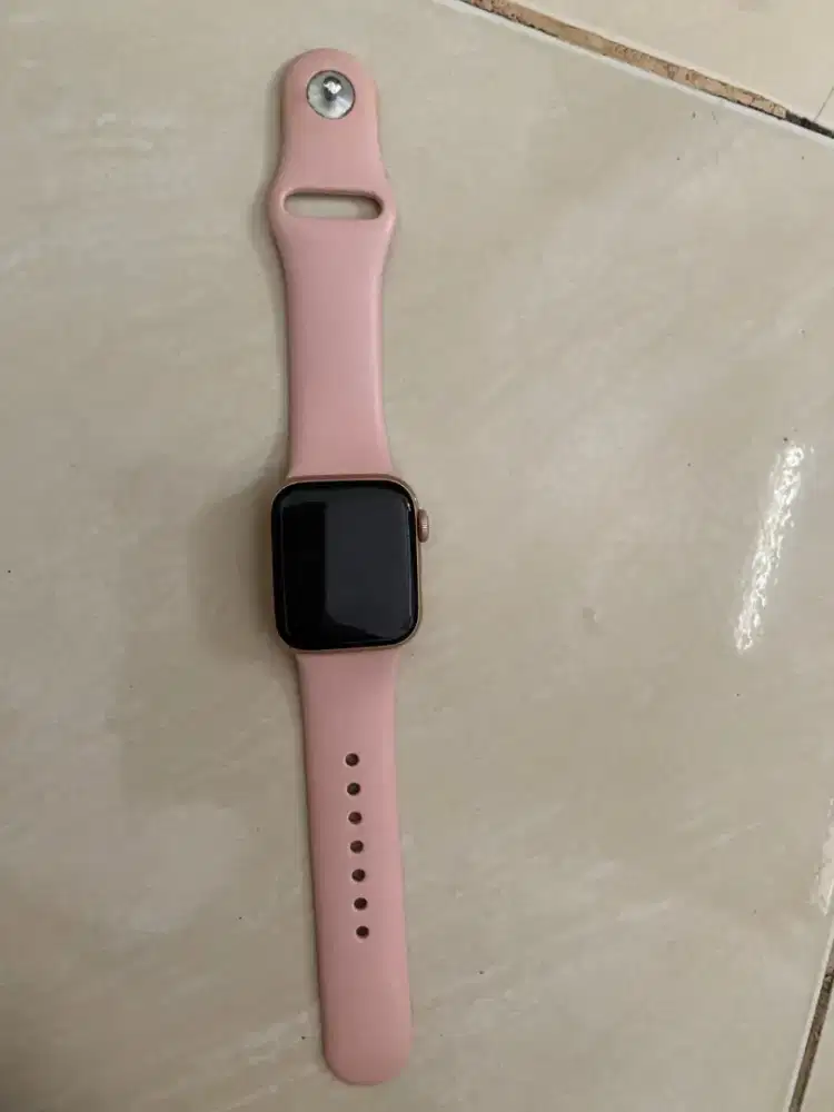 Dijual Apple iWatch Series 4 8GB 40mm