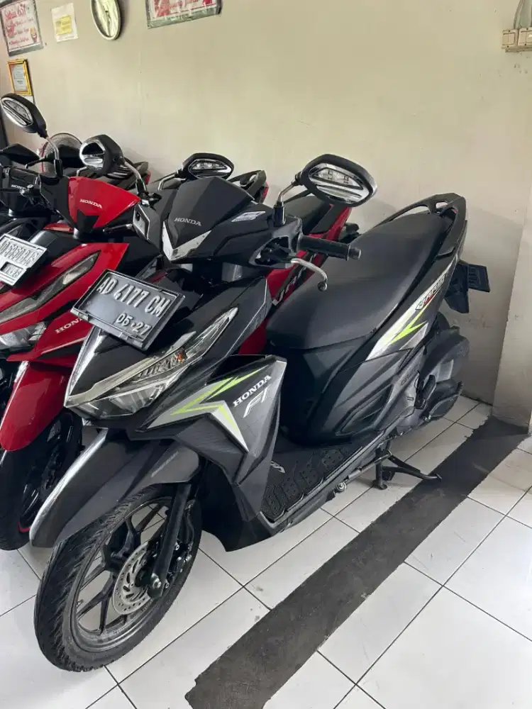 Vario 125new hitam corak hijau