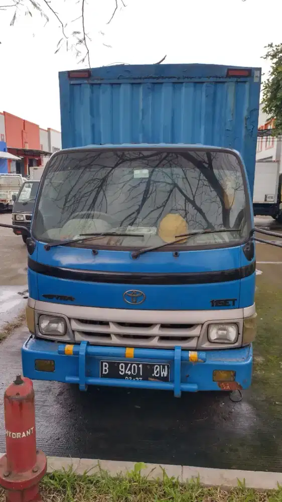 Di jual Toyota Dina Rino box besi 6 roda