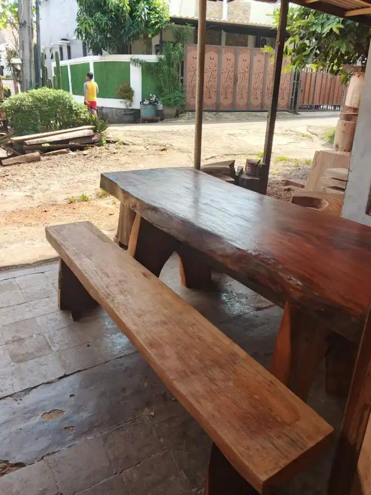 Meja makan antik teras