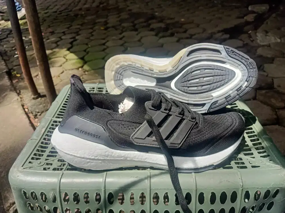 Sepatu adidas ultraboost size 45