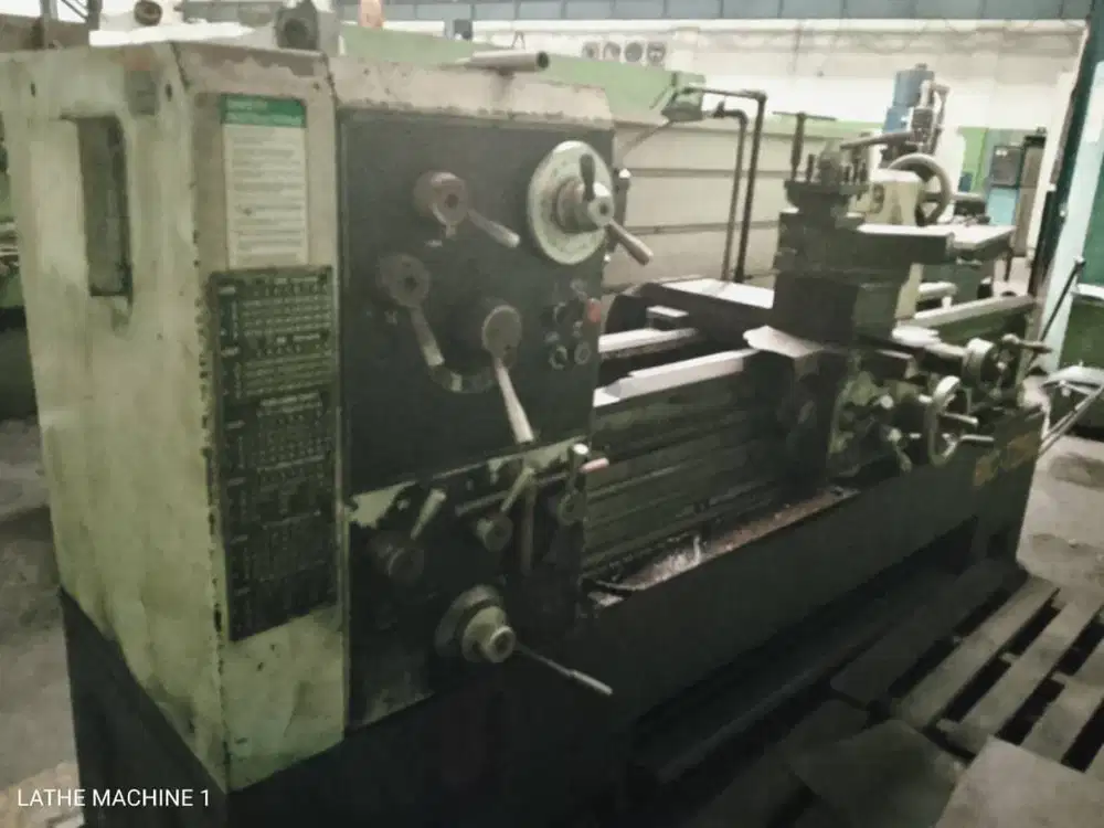 Manual Lathe Machine