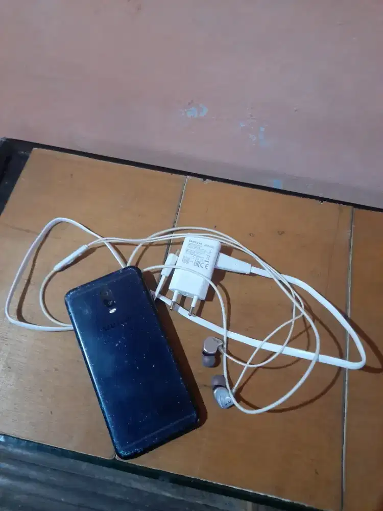 Samsung J7+ 4 Gb/32 Gb