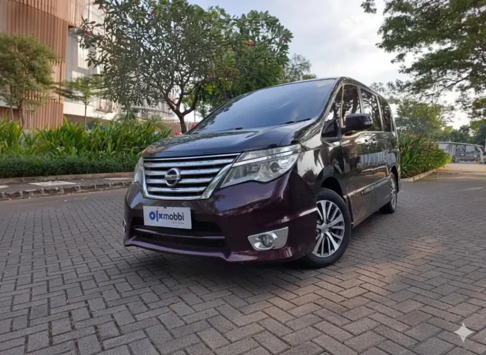 DP RINGAN Nissan Serena 2.0 Highway Star Bensin-AT 2017 Merah CSMPB