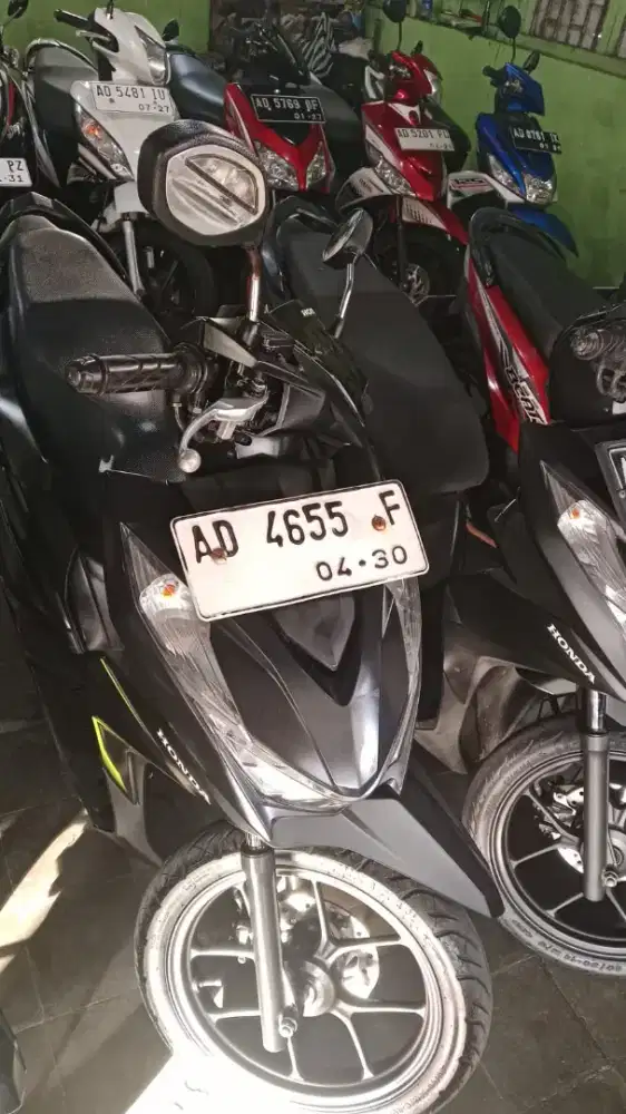 Alln Beat hitam corak hijau