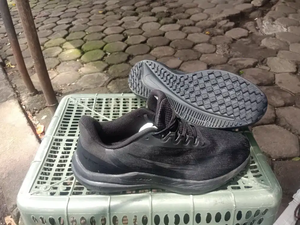 Sepatu nike running size 45