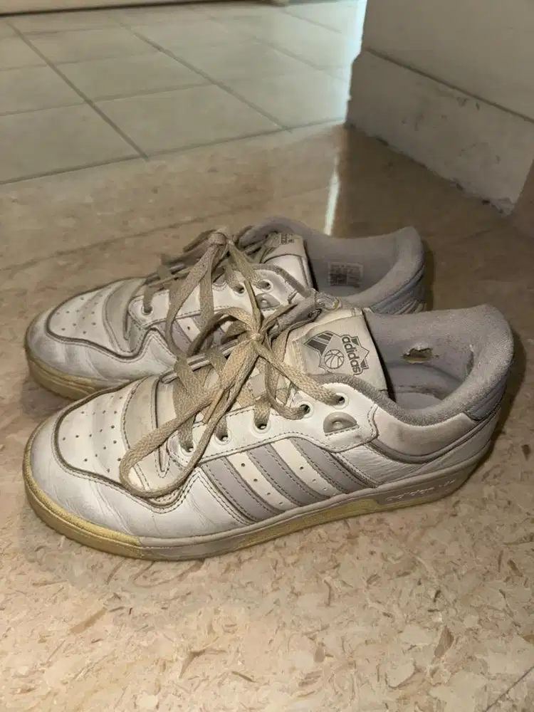 Preloved Sepatu Adidas Rivalry low 86