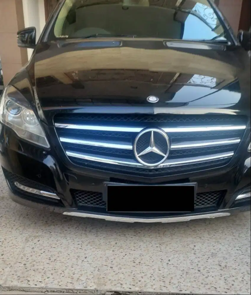 Mercedes- Benz R300 Tahun 2011