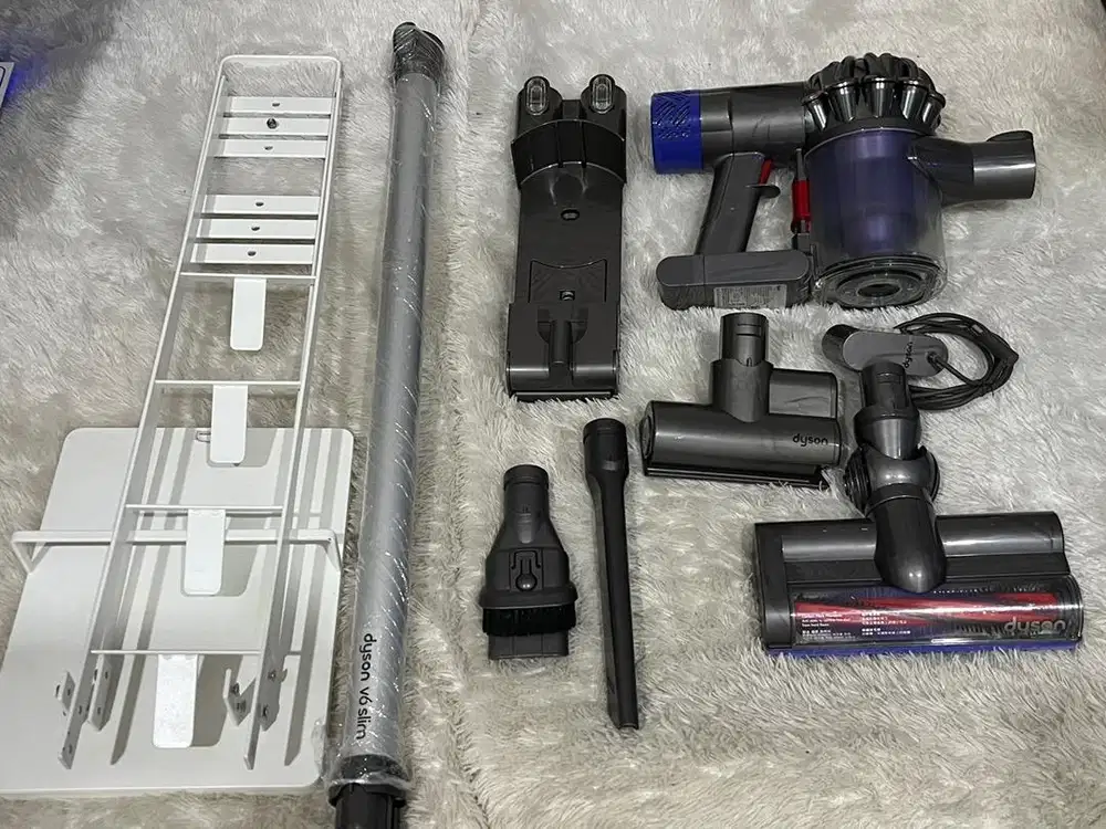 Dyson v6 slim cordless vac minus