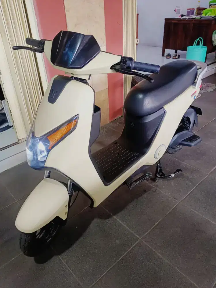 Motor listrik masih baru , km low uwinfly, kunci 2, jual Rp 3.5jt