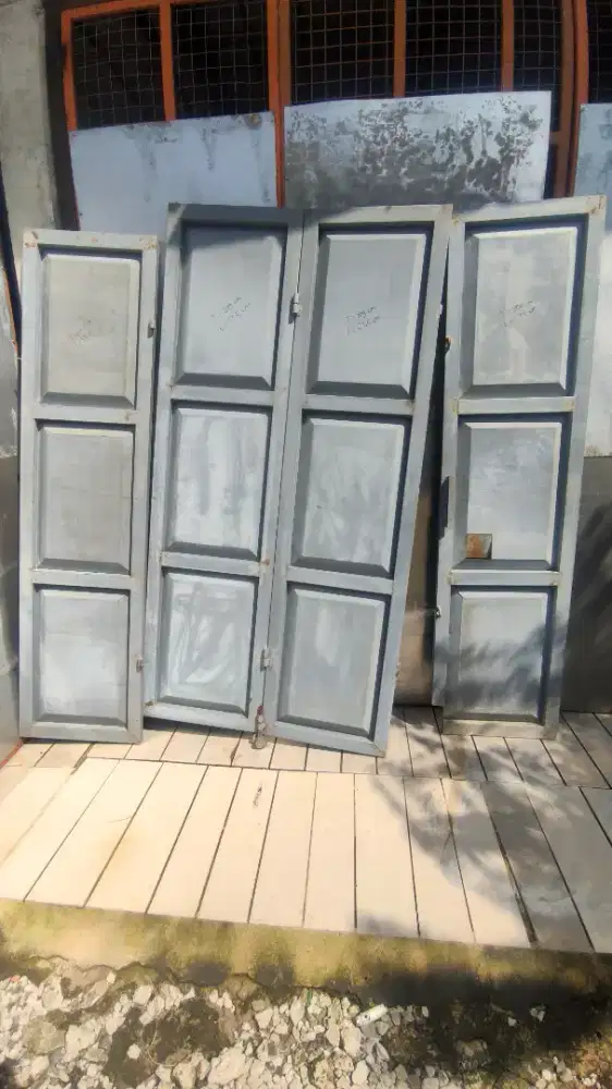 PINTU LIPAT BESI GARASI RUKO 8 DAUN PINTU 424x209