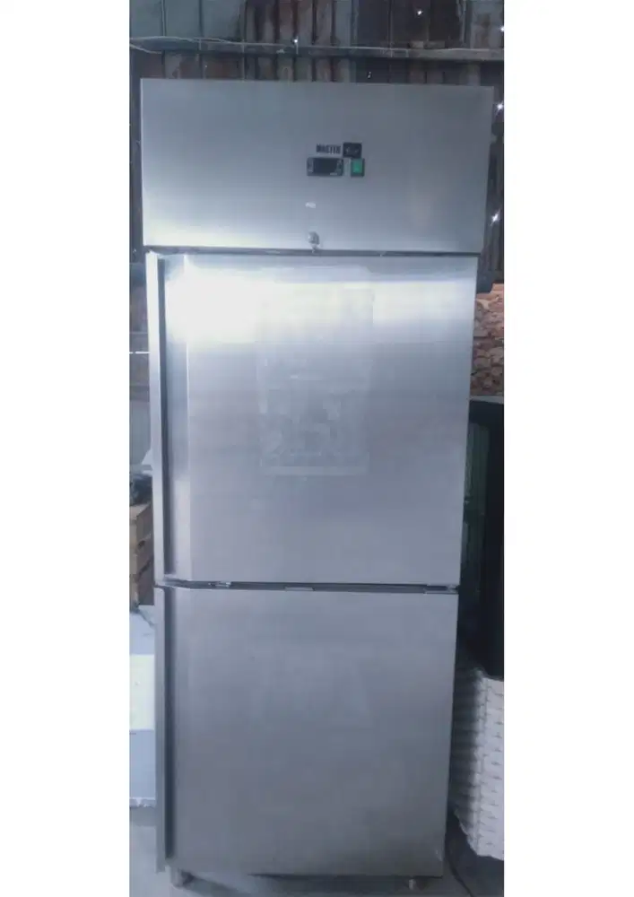 Jual Upright Chiller 2 Pintu Merk Master Bekas Cafe