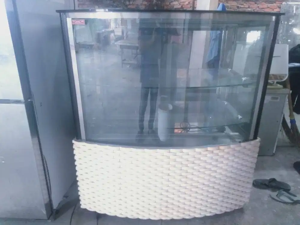 Jual Showcase Tomori Eks Cafe