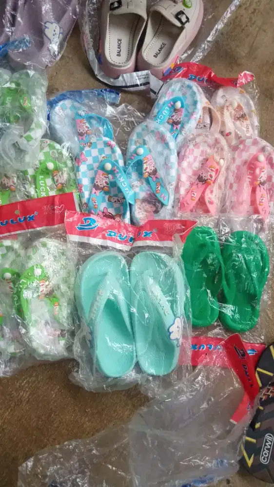 Obral sandal wanita dan anak