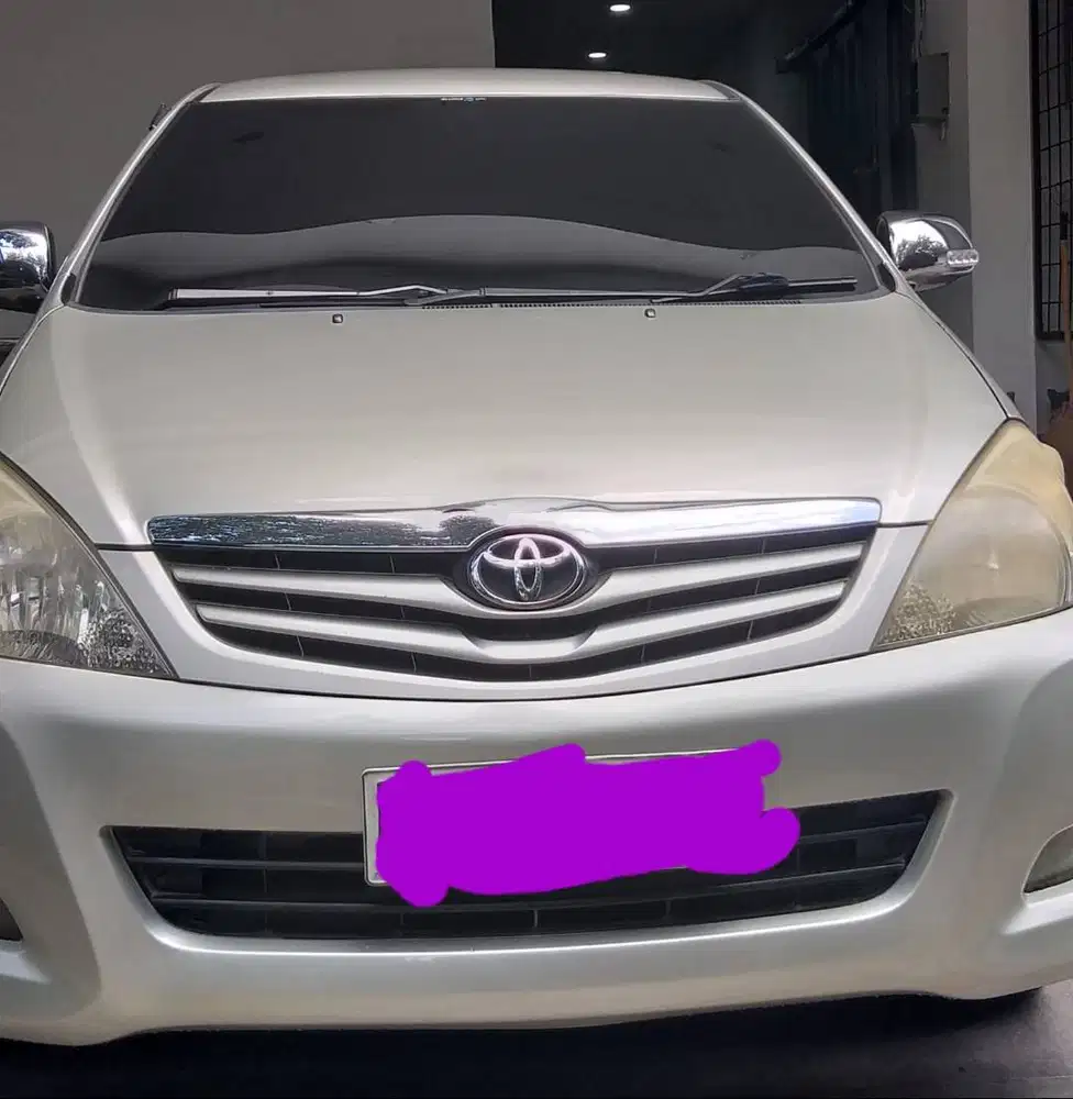 Kijang Innova Silver 2010