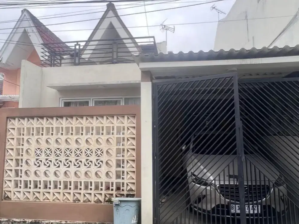 DIJUAL RUMAH BAGUS MINIMALIS SIAP HUNI HADAP TENGGARA DI GADING SERPONG