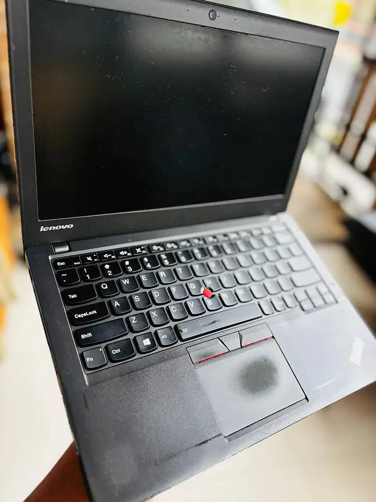 Lenovo INTEL Core i5 Penyimpanan ada 2 SSD M2 NVME+HDD Ngebuutt