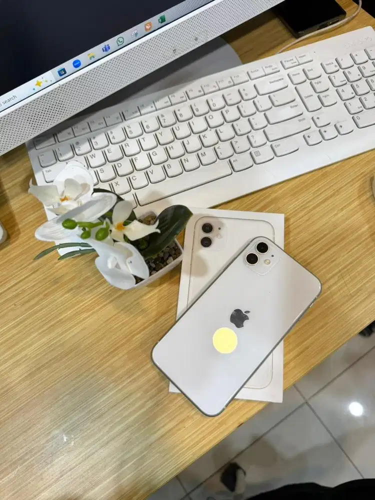 Iphone 11 kapasitas 64Gb Garansi Resmi Indonesia