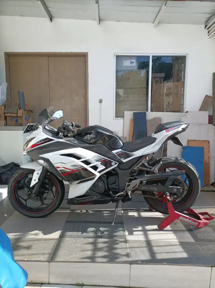 Kawasaki Ninja 250 FI ABS SE 2015 Bekas Putih Hitam