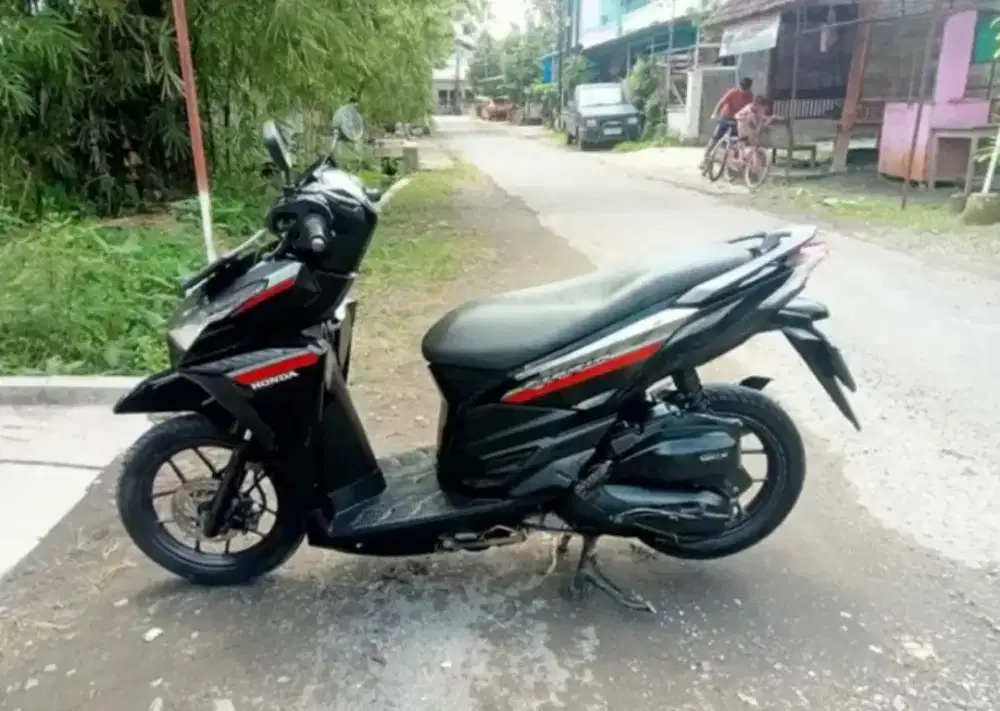 Vario  125 LED PGM-FI th17