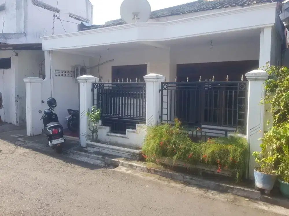 DIJUAL RUMAH TENGAH KOTA, Lateng - BANYUWANGI