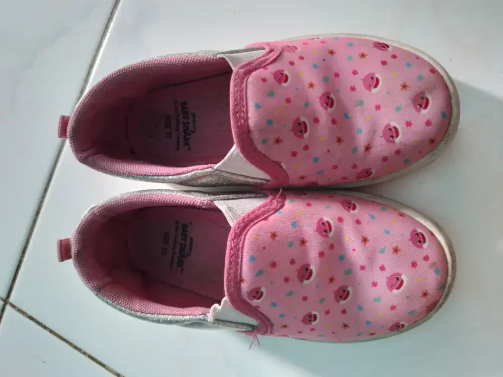 Preloved sepatu anak perempuan