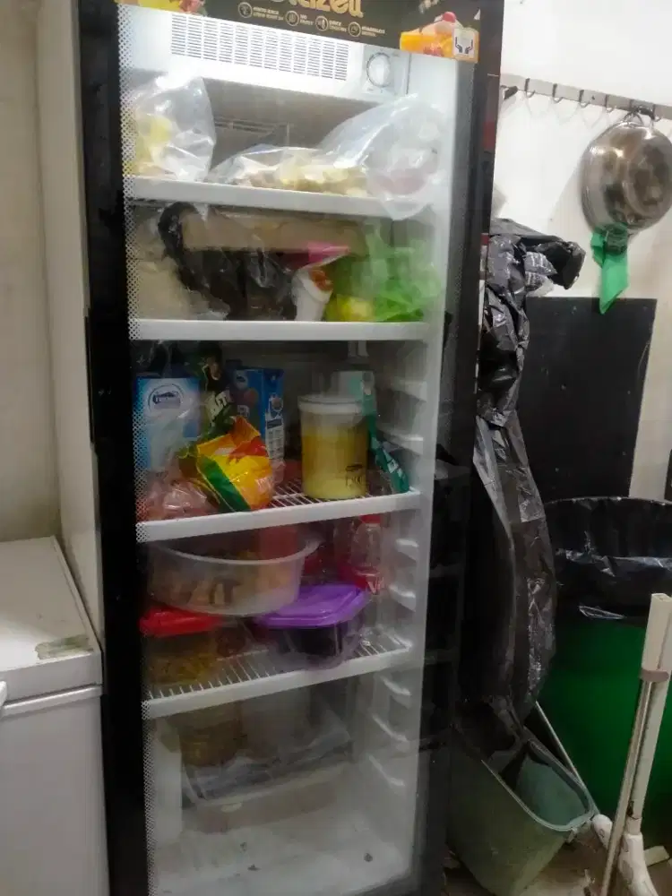 Kulkas Showcase Polytron