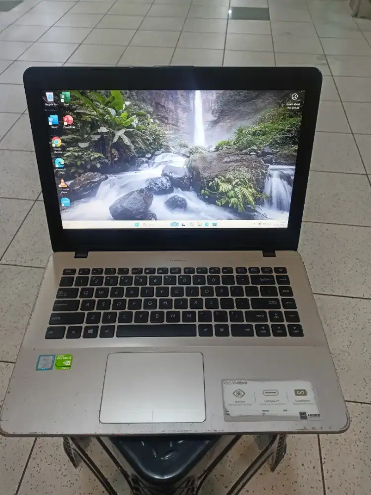 Laptop Asus vivobook A442U