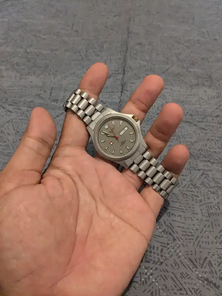Jam tangan vintage swiss army titanium