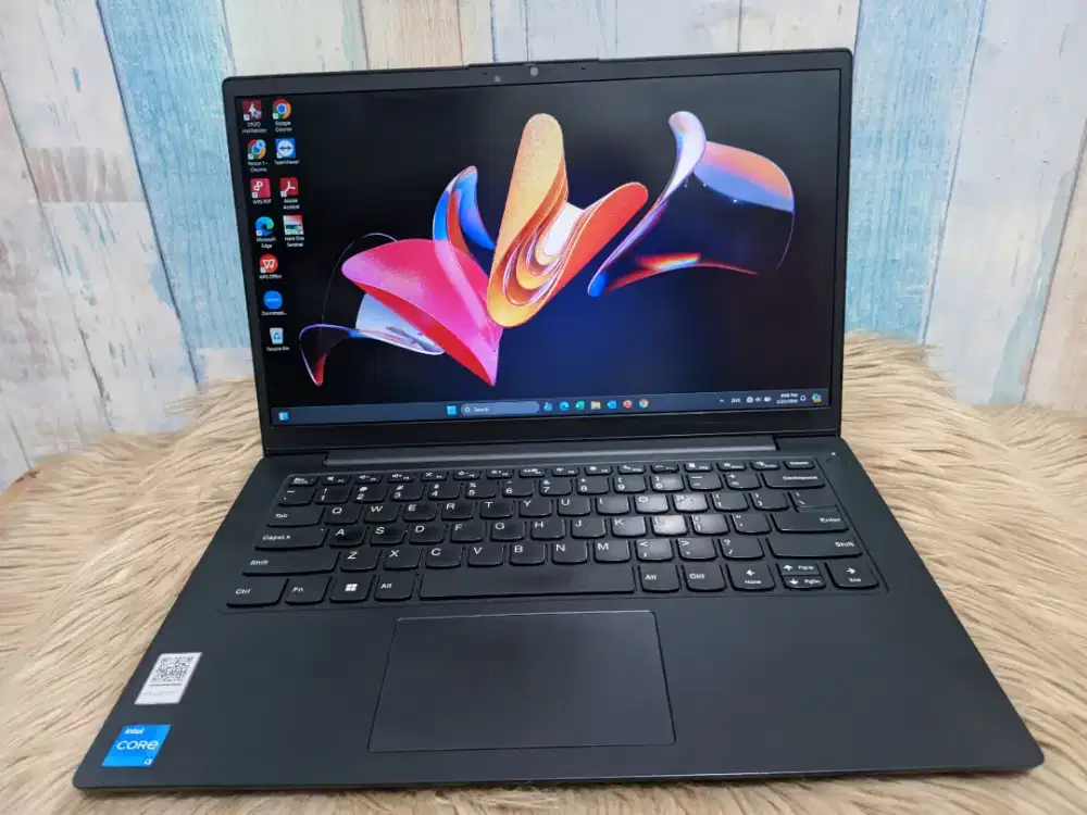 Lenovo 21CSS04200

Intel Core i3-1115G4 3.00GHz

Ram 8 Ssd 256