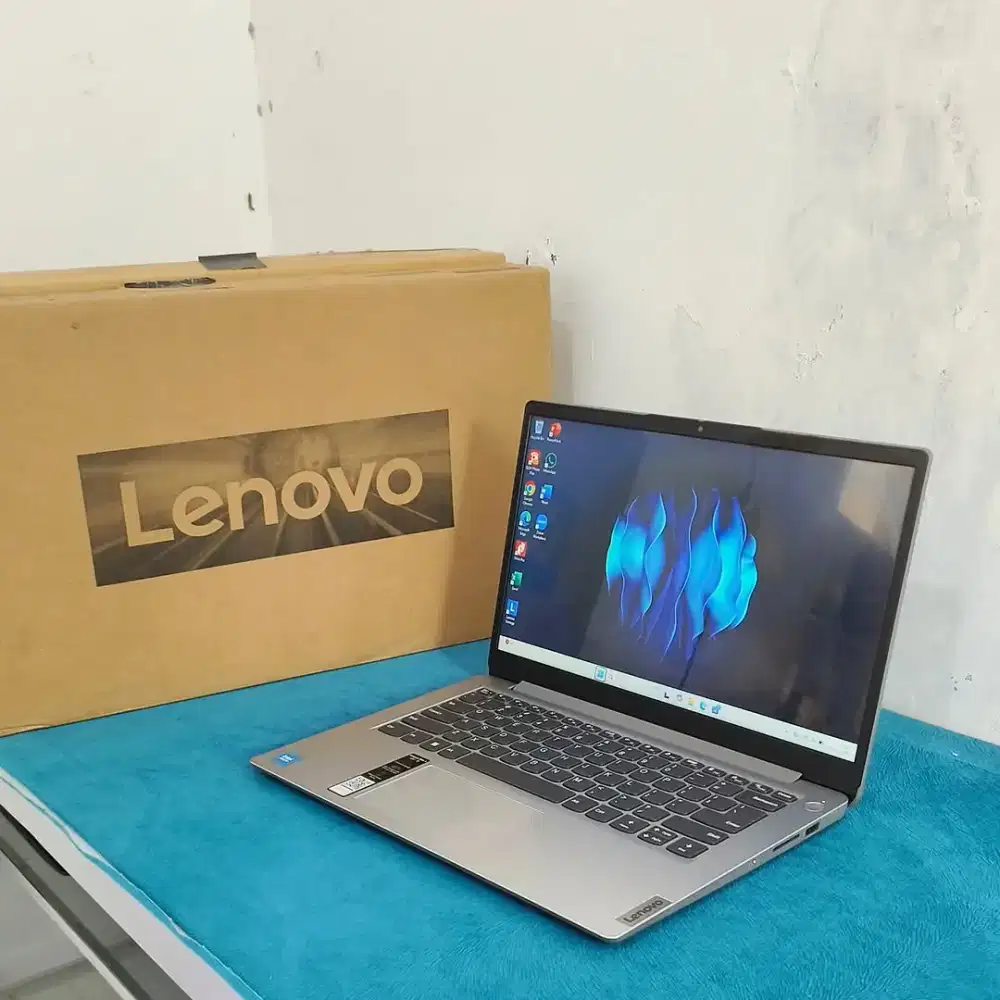 Laptop lenovo ideapad ram 8gb ssd 256gb lengkap siap pakai