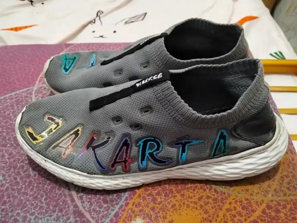 SEPATU RUNNING NINETEN SPECIAL EDITION