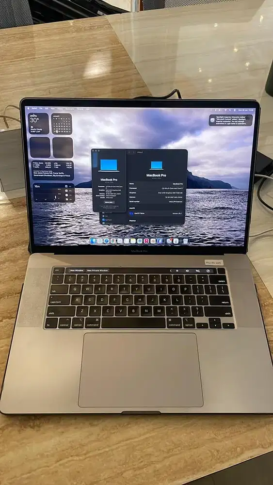 Macbook pro 2019 like new