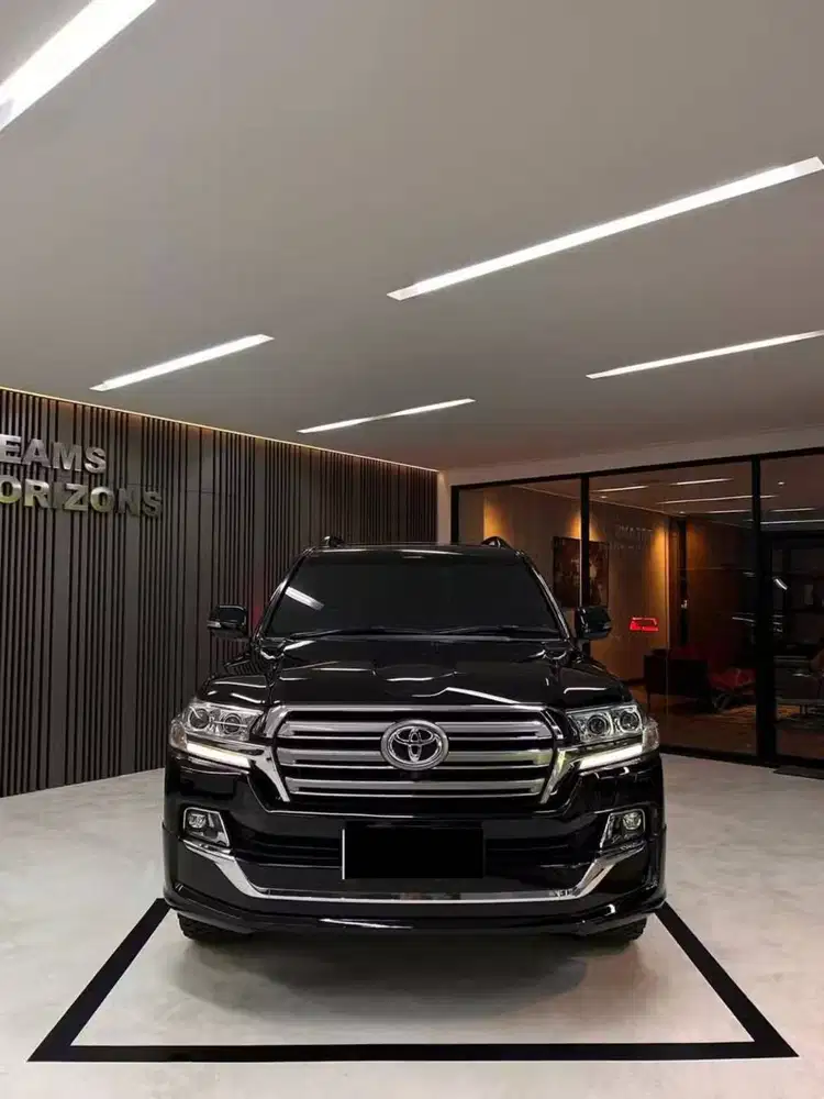 Toyota Land Cruiser 200 VXR 2019 Black Hitam VXR VX-R LC LC200 200VXR