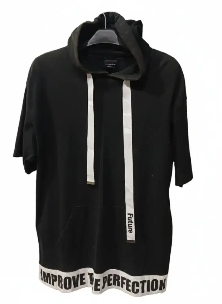 Kaos Hoodie Lengan Pendek Modish Gaze Hitam