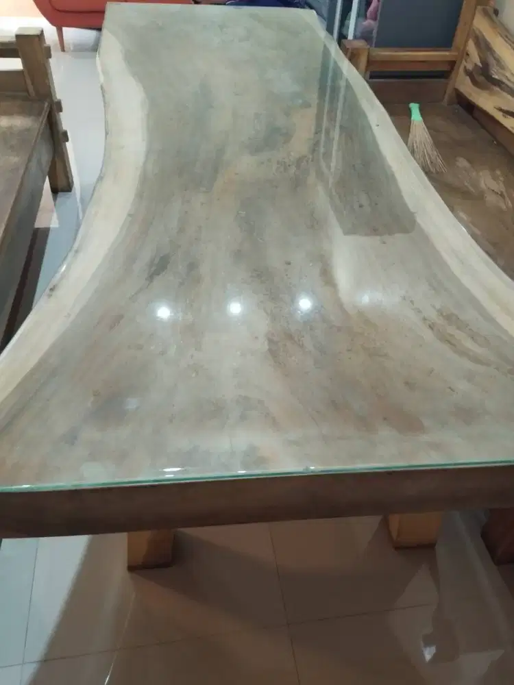 Meja kursi makan kayu trembesi. Tebal 5-12cm. Kaca tempered.