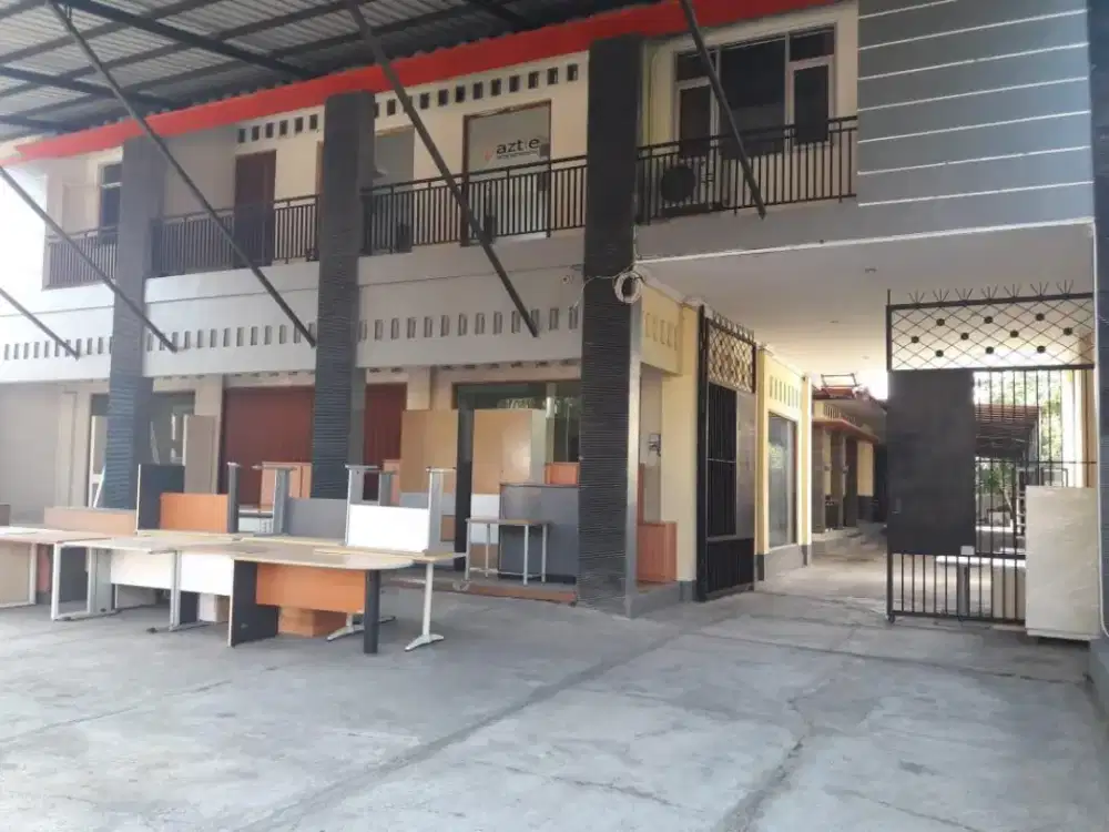 Gudang dan rumah induk