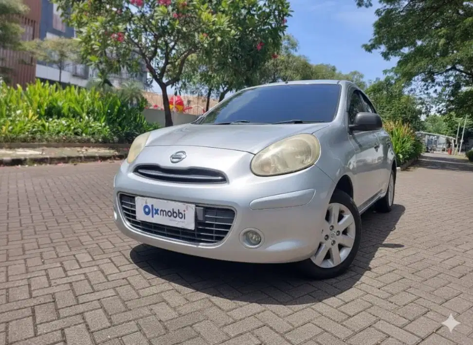 DP RINGAN Nissan March 1.2 L Bensin-MT 2013 Silver CTVBB